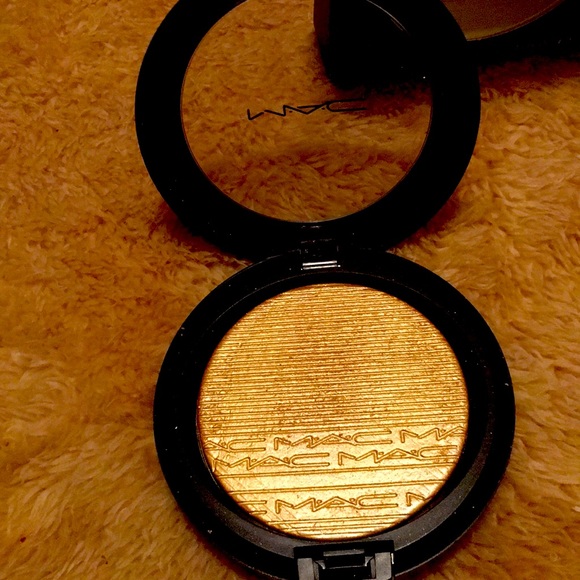 MAC Cosmetics Other - Mac extra dimensions skinfinish